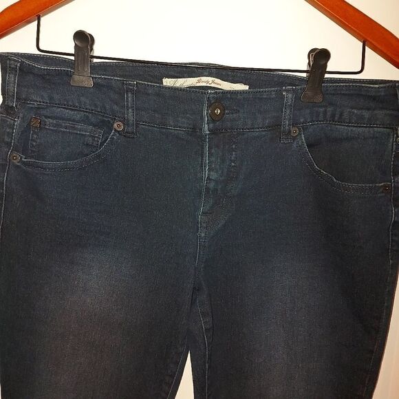 BRODY CAPRIS - Picture 3 of 10